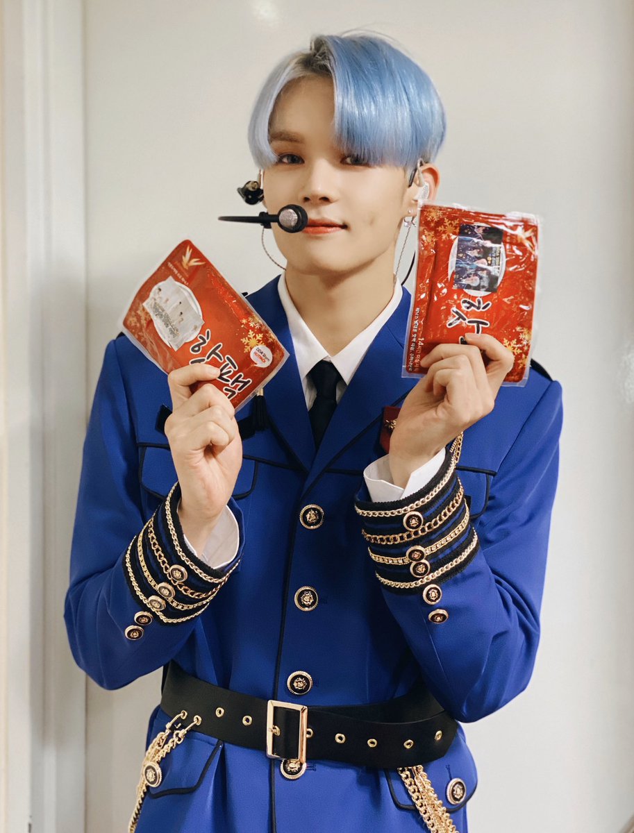 VICTON1109's tweet photo. [#빅톤] 앨리스가 걱정이 돼서
빅토니들이 준비한 핫팩💙🥺💛
앨리스 잘 받으셨나요👍 
오늘 하루 빅토니들의 열정으로 
따뜻한 하루가 되셨길 바라며🔥
함께해줘서 너무 고마워요😍
훈훈하게 내일 또 만나요🤗

#VICTON #1ST_CONCERT #NEW_WORLD https://t.co/7rUMnR8IId