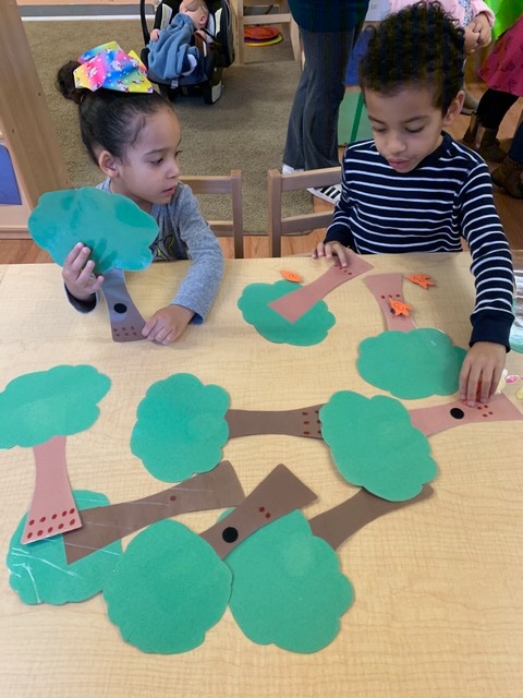 Bogotapreschool's tweet photo. Celebrating the end of their tree study with their families, preschoolers made fresh squeezed orange juice and talked about everything they discovered! @BogotaPublic @TeachStrategies #treestudy #makingconnections #relevantandreal https://t.co/U4qdYHtuXU