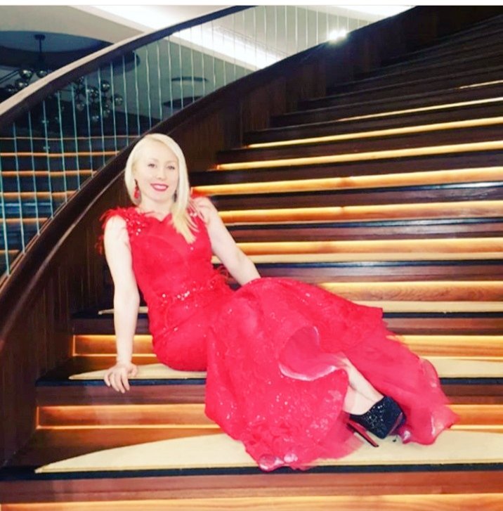 GonulAngin's tweet photo. Yılbaşı geleneği, 2020'yi değerli dinleyenlerimizle sahnede karşıladık çok şükür. 🧿🎙🎶❤🎀 #musicians #newyear #1january2020 https://t.co/JhZiZUOlB3