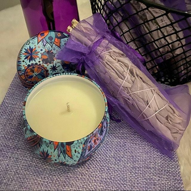 HadiyasSoy's tweet image. Get your $20 Mystery Sack that includes a small candle with double, triple, or a single scented candle. A bundle of sage and a free bag that will keep your relaxing kit together. ✨🖤💜👑 #pickuptoday #gifts #candles #sage