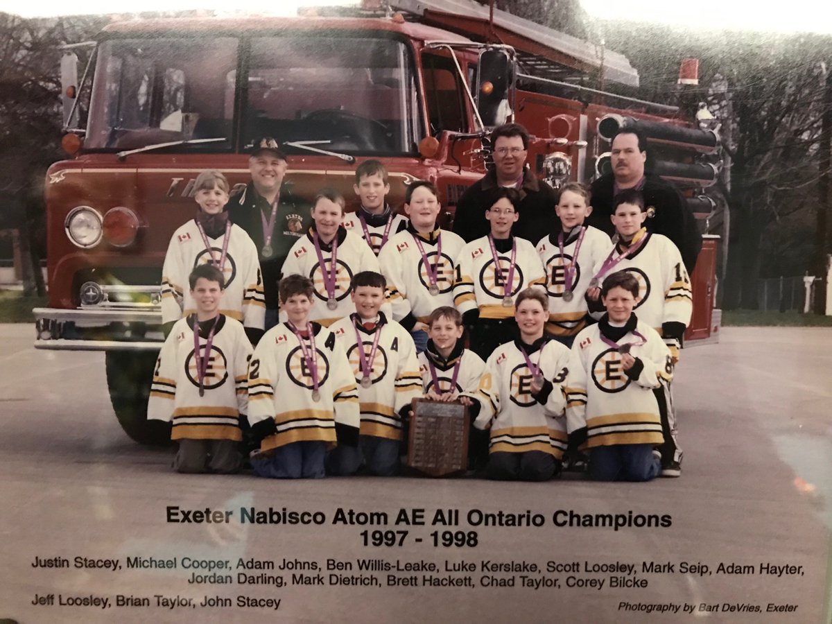 bonephone86's tweet photo. Excited to be in Toronto for the night to celebrate @JiffyTDot. I logged into Twitter for the first time in a year to bring you this photo. Watch out for the guy holding the plaque (ladykiller jiffy). #savesomefortherestofus https://t.co/cHaSf2kEUr