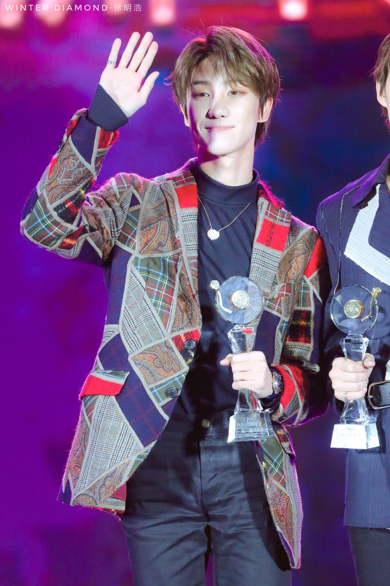 191117 亚洲音乐盛典

🖐🏻️😊

#세븐틴 #SEVENTEEN #The8 #디에잇 #徐明浩 #서명호 <a href="/pledis_17/">세븐틴(SEVENTEEN)</a>
