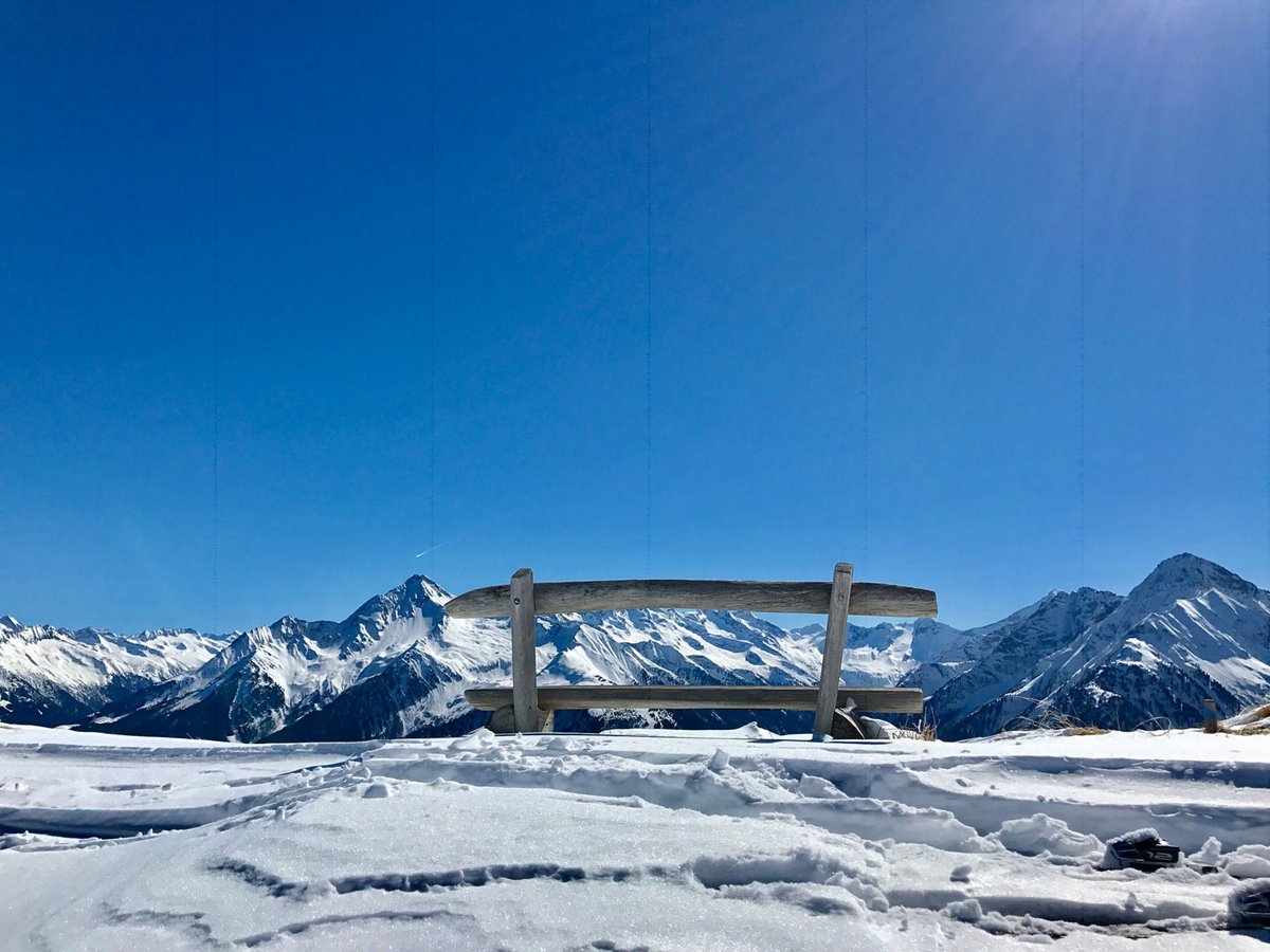 Tirol is perfect voor de wintersport, maar het Zillertal met haar skigebieden doet daar nog een schepje op.

#zillertal #wintersport #tirol #ski #sigebied #sneeuw

tirolinfo.nl/zillertal/