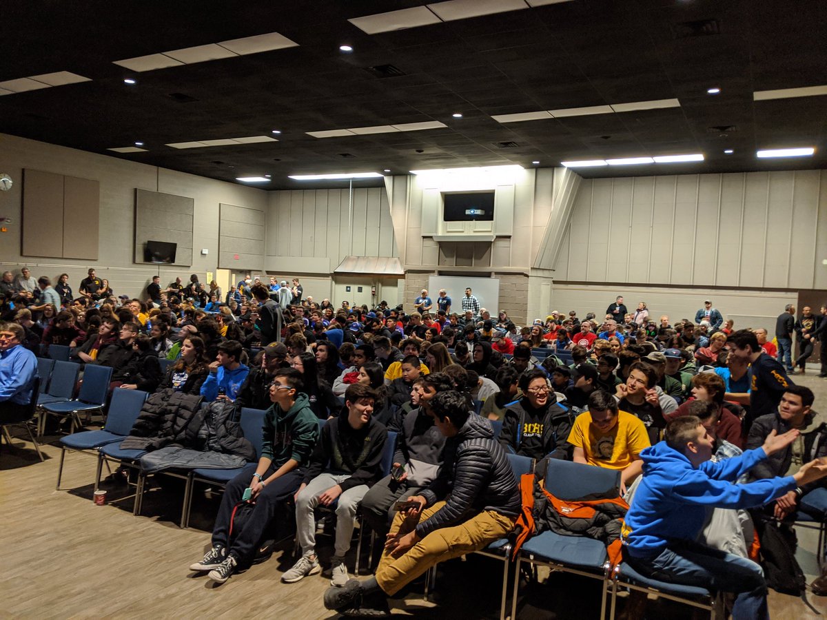 AndreaGrebenc's tweet photo. How to get 600 teenagers up at 9am on a Saturday morning during holidays- have a #FIRTRobotics Kickoff! #HaltonRobotics @FIRSTweets @HaltonDSB https://t.co/QfbL8lJh9Q