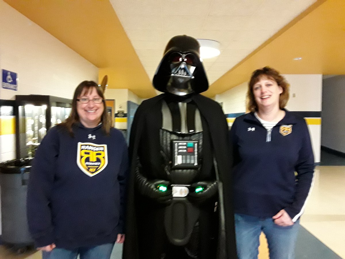 MichelleCometa's tweet photo. @FIRST_Rochester & #RangerRobotics fans & supporters befriend Darth Vader at @FIRSTweets Kick Off... https://t.co/67aQK5ATEj