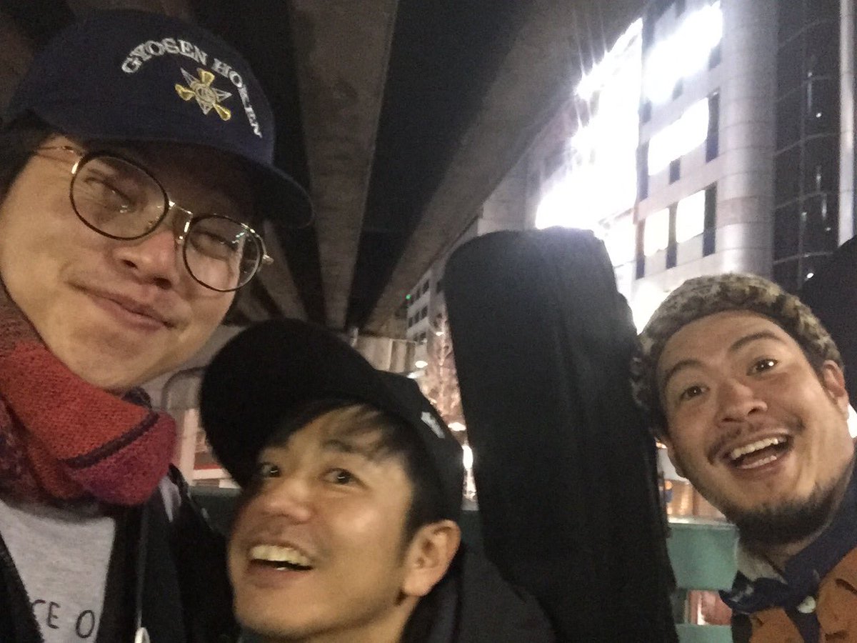 yosouchi's tweet photo. 自分勝手におもてるかもやけどやっぱ友達に救われます

いつも

ありがとたう

らぶ

そう つまり

#肩ノセ
#THEYANG https://t.co/l0sKOf2dFH
