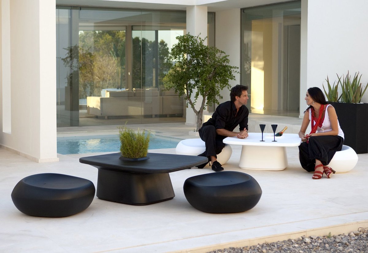 VondomUSA's tweet photo. Vondom's Moma Collection aims to create a new typology of furniture by combining the functions of a flowerpot and an outdoor table.Β
#vondom #vondommiami #vondomla #vondomny #moma #lowseating #outdoorfurniture #furniture #patiofurniture #contemporaryfurniture #modernfurniture https://t.co/SMFrvsmL9B