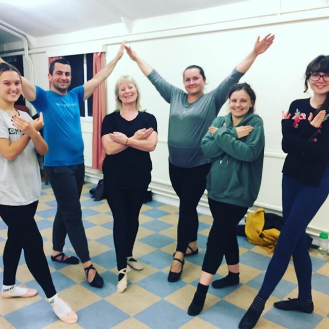 ⭐️ 🩰 New Year, new hobby!! We have a new adult Ballet beginners class starting this Monday the 6th of January at Laleham Methodist church between 8.30pm and 9.15pm.
Don’t miss out and book your place now!! 🩰⭐️ ift.tt/39ClPi9