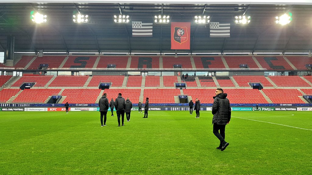 staderennais's tweet image. [@coupedefrance]

📸 Les #RougeEtNoir en reconnaissance terrain.
---
#SRFCASC 
#AllezRennes
#ToutDonner 💪🔴⚫️