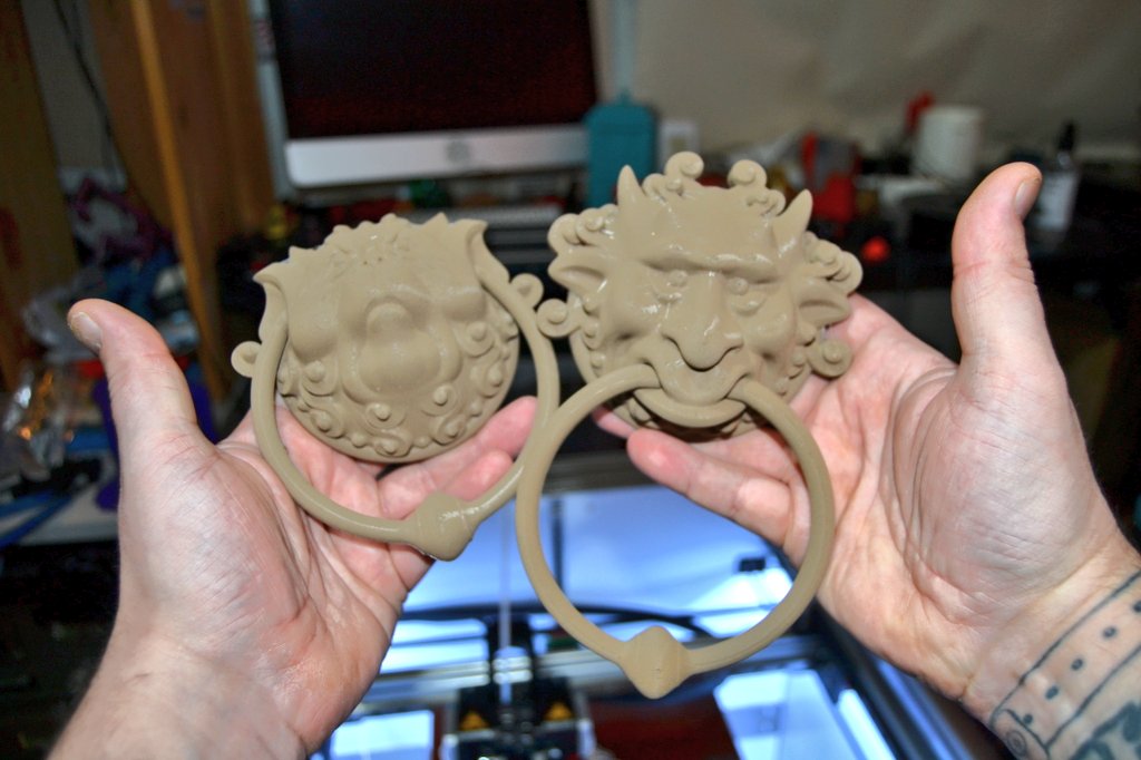de3dprintman's tweet photo. These #Labyrinth Door Knockers by #OnyxDigitalStudios are freaking awesome. They are printed on the @FELIXprinters
Pro-L in 0.2mm in @ColorFabb #Bronzefill. They are going to be even cooler ones polished. 

https://t.co/2jsB3XEhko

#3Dprinting #ColorFabb #SteelFill #FelixPrinters https://t.co/BNDkGwC6jm
