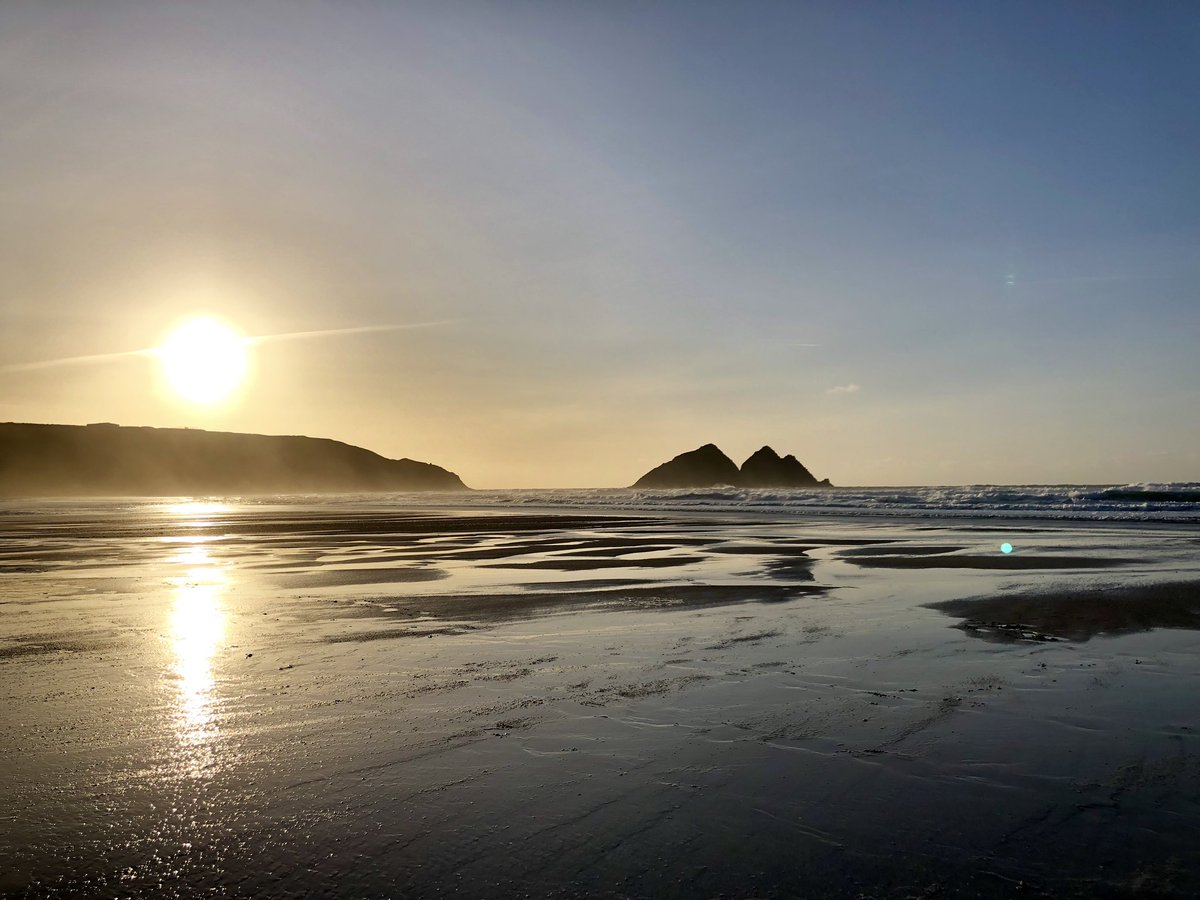 BrumKindOf's tweet photo. Always so hard to leave Cornwall but especially after a day like yesterday... Be back soon @ILoveCornwallUK #Mousehole #StMichaelsMount #PolyJoke #Hollywell https://t.co/Zi2jkRU9V0