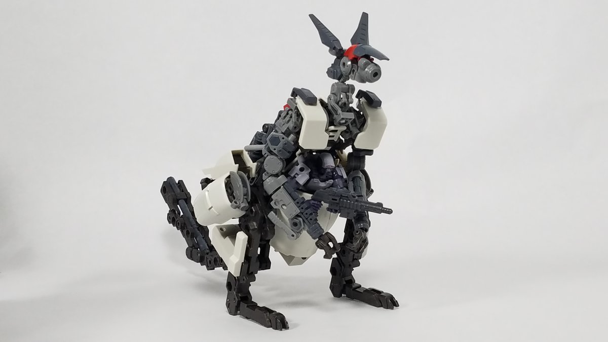 sapix0017's tweet photo. #ヘキサギア
第三世代有袋類型ヘキサギア「ブロック・ラビー」、設定7割ぐらいだけど本体は完成です！
有袋類型ということで、お腹にガバナーを乗せたときになにをさせるか、を考えた機体です
一押しポイントは後ろ足つま先　アビクロのあまりパーツをカットしたものだけど、あまりにもドンピシャ形状 https://t.co/YM2fvOi25v
