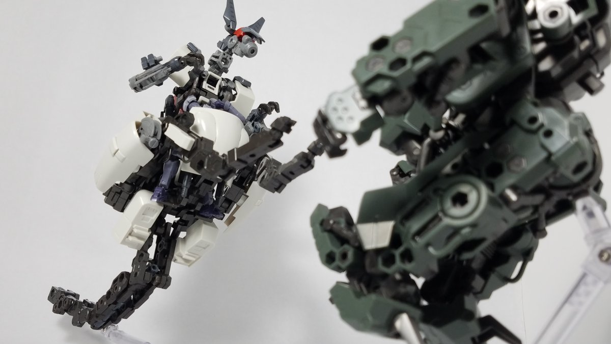 sapix0017's tweet photo. #ヘキサギア
第三世代有袋類型ヘキサギア「ブロック・ラビー」、設定7割ぐらいだけど本体は完成です！
有袋類型ということで、お腹にガバナーを乗せたときになにをさせるか、を考えた機体です
一押しポイントは後ろ足つま先　アビクロのあまりパーツをカットしたものだけど、あまりにもドンピシャ形状 https://t.co/YM2fvOi25v