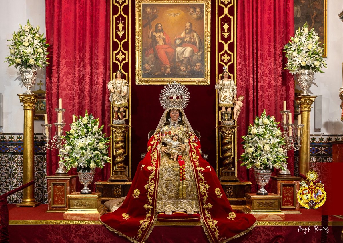 🔴 Nuestra Señora de la Soledad y el Divino Niño Jesús ya lucen preparados para el anual besamanos con motivo de la Solemnidad de la Epifanía de Nuestro Señor Jesucristo. 📷 @angeliitarc24 #Castilleja #650SantiagoPatrón #225FusiónHermandad #Aljarafe #Tdscofrade