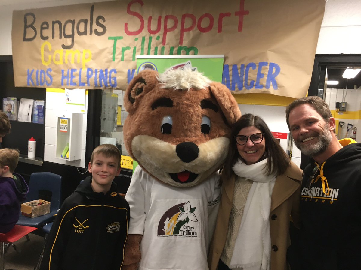 Hockey families at Coronation arena have been raising funds for <a href="/CampTrillium/">Camp Trillium</a> a cancer camp for kids. Congratulations to the pee wee hockey players who so far have raised over $15,000. in #Hamont