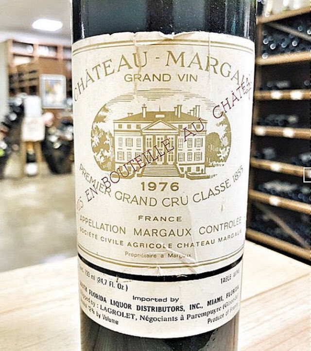 glamoursleuth1's tweet photo. 🍷🍷😯Beautiful Château Margaux but spot where the wine stops. I call this ‘above label’ #wine #winelover @pietrosd @burgundynick @Winenoodle @ScoreWine @wine1percent @SustainableKW @DemiCassiani @WineEssence @CorksConcierge @WinesTravel 
https://t.co/3mvxi5m6TG https://t.co/RHK8dO91fV