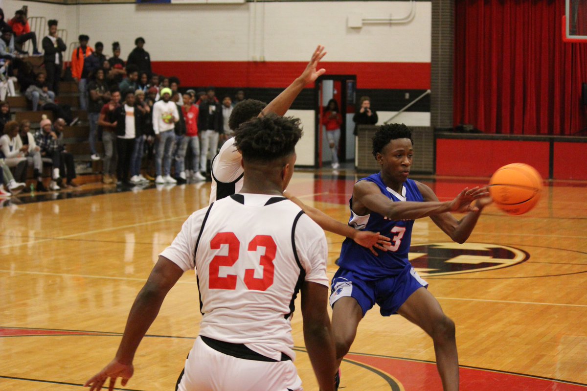 AugPressSports's tweet photo. Westside’s 73-71 overtime win against Jefferson County last night featured several heroes. Felix Booker, who led the Pats with 24, nailed a 3 to send the game to OT. And both Booker’s 3 and Khalon Hudson’s game winner came on assists by J’Quan Collier, who scored 19 in the win. https://t.co/58I8VEk8J8