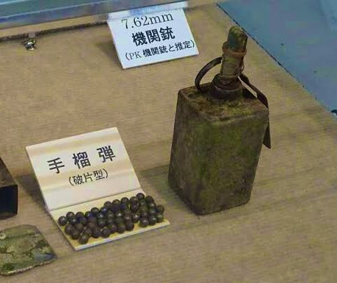 𝓜𝓲𝓼𝓪𝓰𝓲 בטוויטר 北朝鮮の箱型手榴弾 点火装置はソ連のf1手榴弾と同じだと思うけど 持ちにくそう 北朝鮮 手榴弾 朝鮮人民軍