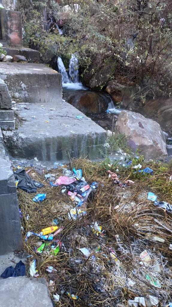 pandeymukesh149's tweet photo. We welcome all to our tourist places in Uttarakhand, but we also expect some cleanliness from your side and locals too.
#SayNoToGarbage #EcoTourism #NoGarbage #CleanTourism #Uttarakhand
@tsrawatbjp @narendramodi @DrRPNishank @AjayTamtaBJP @TajinderBagga @PrakashJavdekar https://t.co/eBTYbn0S1K