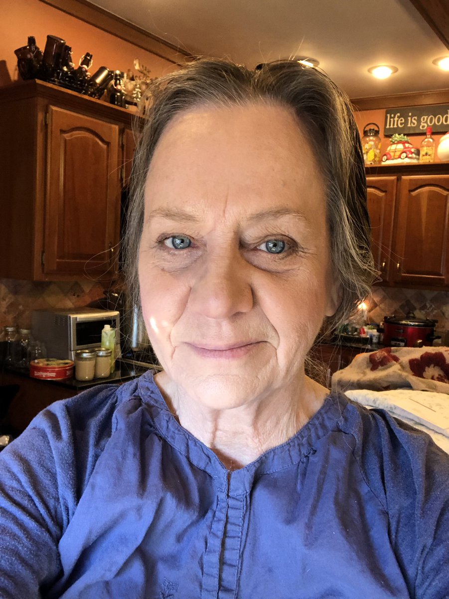 CryptoNana4LTC's tweet image. No matter how old or enlightened we become, we must still #chopwoodcarrywater💦🪓 and care for our loved ones. Today I am making turkey gumbo. 🧑🏻‍🍳🍗 #firstyoumakearoux 🤎
@SteveT4OU 
@lisamightydavis 
@blackbelt1967