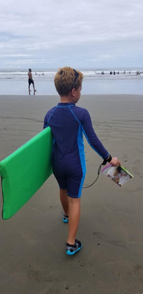 Veronic65131220's tweet photo. In your last adventure to the beach and you don't know whether to  read or  swim🎉🎉❤ ?@dchajimenez https://t.co/6luSaVNGAt