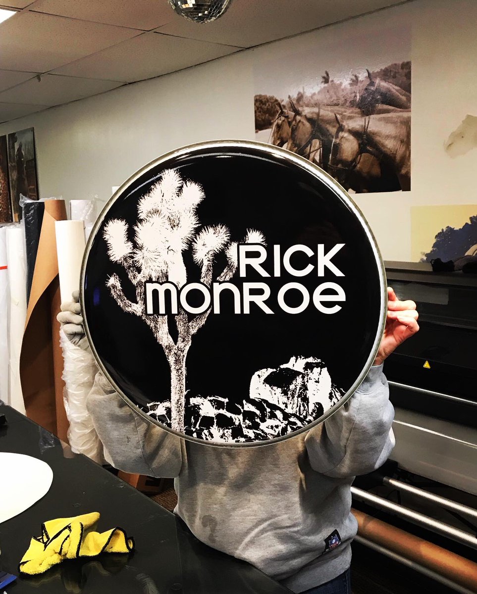 rickmonroe's tweet photo. We are getting everything ready for the 1st leg of our “Welcome To My World” tour! #wtmw #GreatMindsDrinkAlike #Smokeoutthewindow #roadlife #tourlife https://t.co/Izly2S7Hun