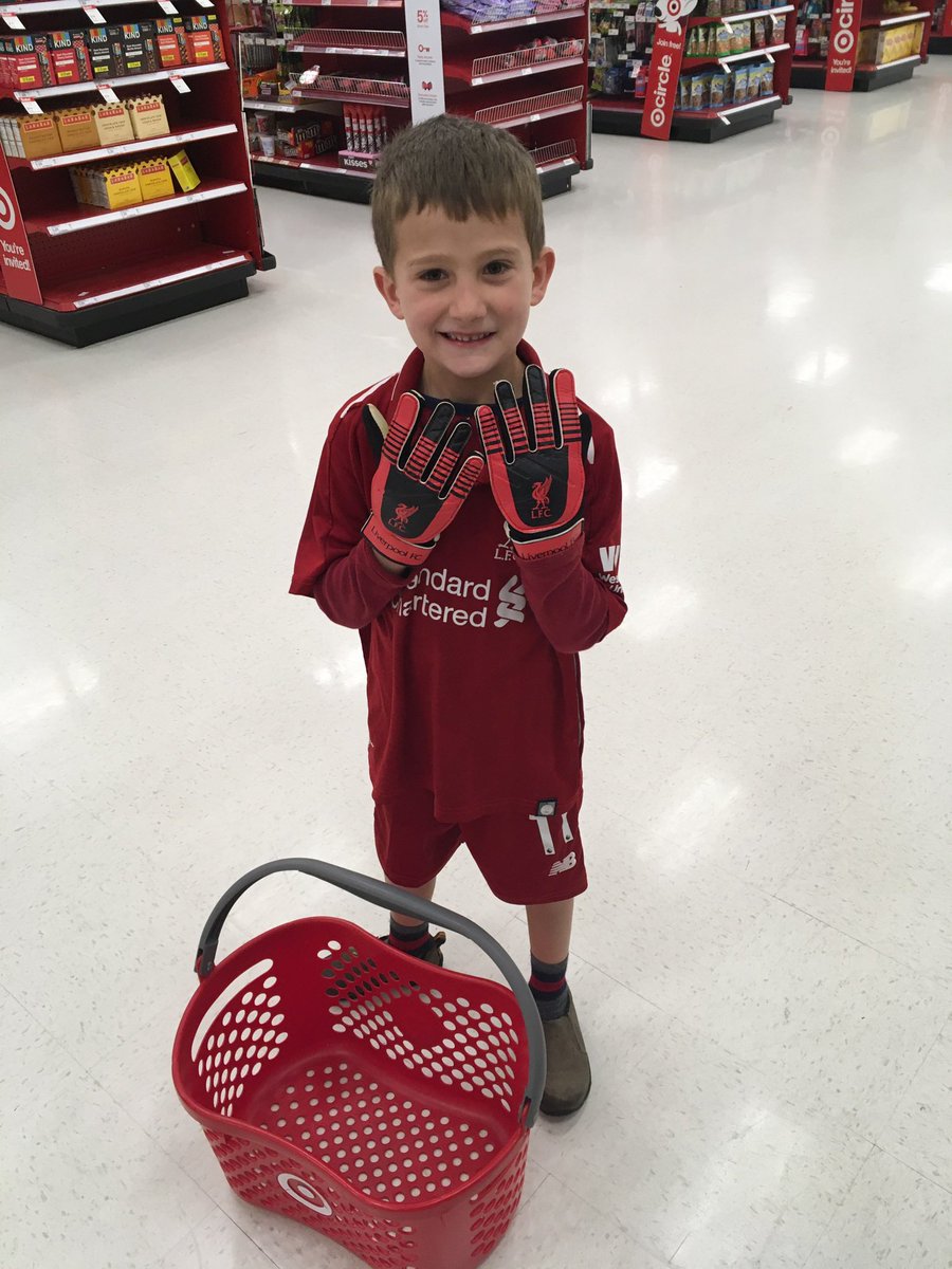 jthurnes's tweet photo. @rogbennett My nephew is a full wanker. Gloves and all. https://t.co/sLHWPt0nid