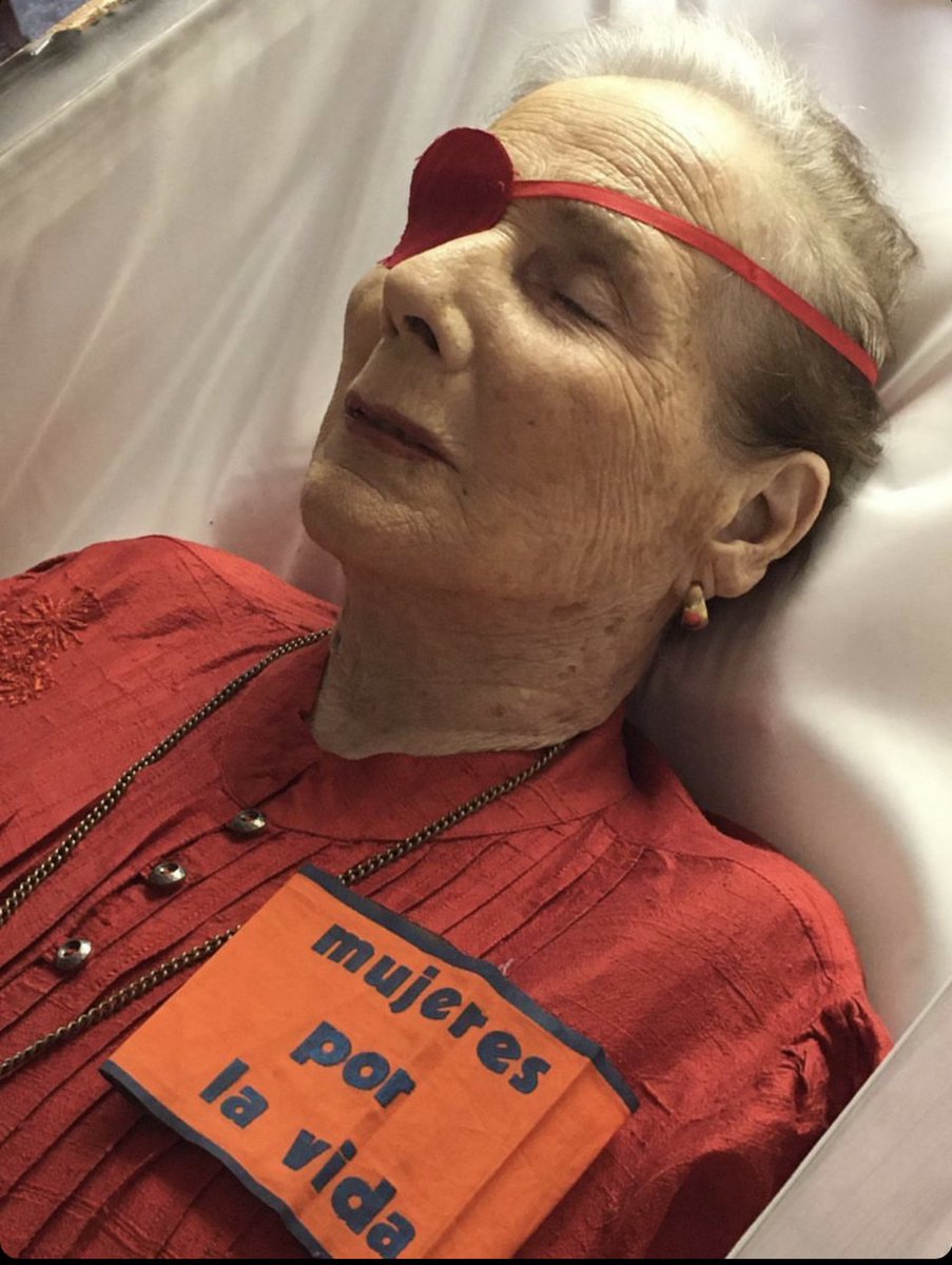 leonoralonso's tweet photo. #MonicaEcheverria pidió ser velada rindiendo homenaje a las víctimas. Impresionante🙏🏻 QEPD❤️ https://t.co/ME0iqMtBYq