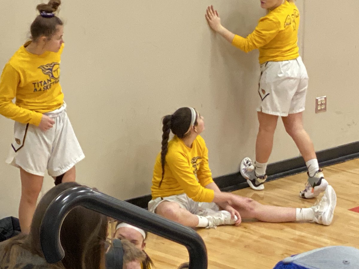 The wall is falling, help!!! <a href="/MorganBegg18/">Morgan</a> @Sophia01186126 <a href="/macey_1_5/">mac</a>