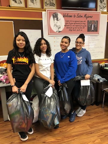 KimRuizPRAHD's tweet photo. PRAHD'S Annual 3 King's Day celebration with toy distribution to the children of our community. Many thanks to our volunteers which included some of our Entre Mujeres girls! #EntreMujeres @UPS @WeAreUnidosUS https://t.co/DAKoS1gTTH