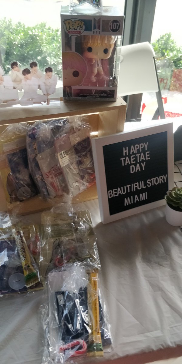 Umbrimar's tweet photo. Had such a blast at the at the Tae cupsleeve event!! Met some amazing Army 😁 @Kayy2Sweet  #BeautifulStoryKTH @motstae #BTS https://t.co/dKLaLIeC8M