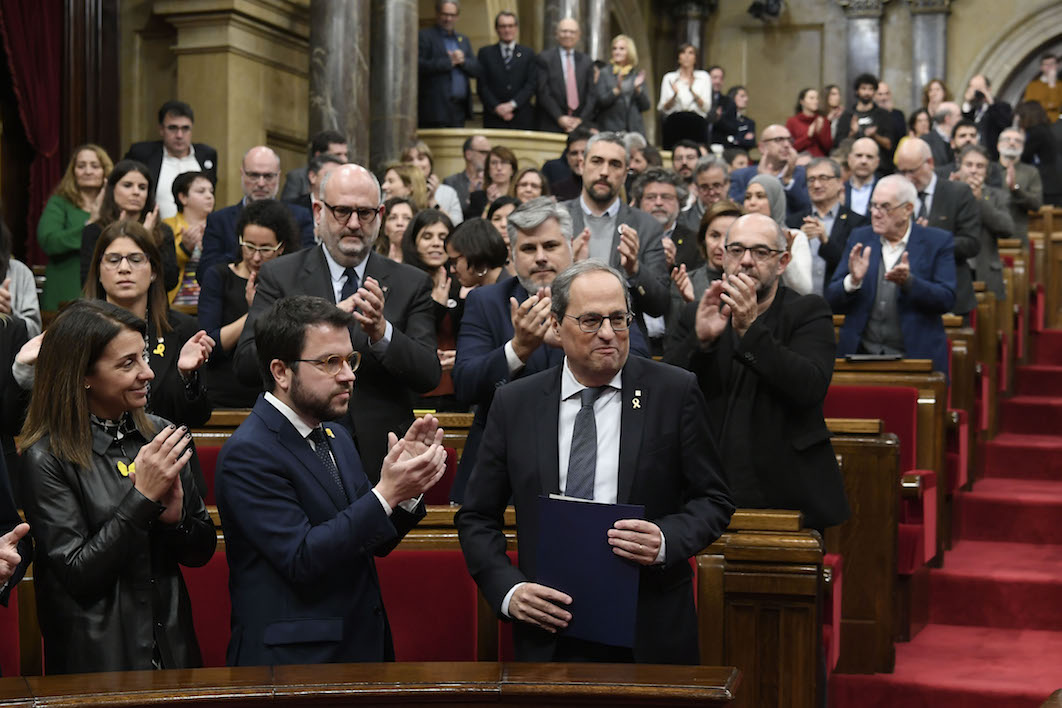 naiz_info's tweet photo. [ÚLTIMA HORA] El Parlament rechaza la inhabilitación de Torra y le ratifica como president de Catalunya https://t.co/BSY8YWUobj https://t.co/zkiF0lAm87