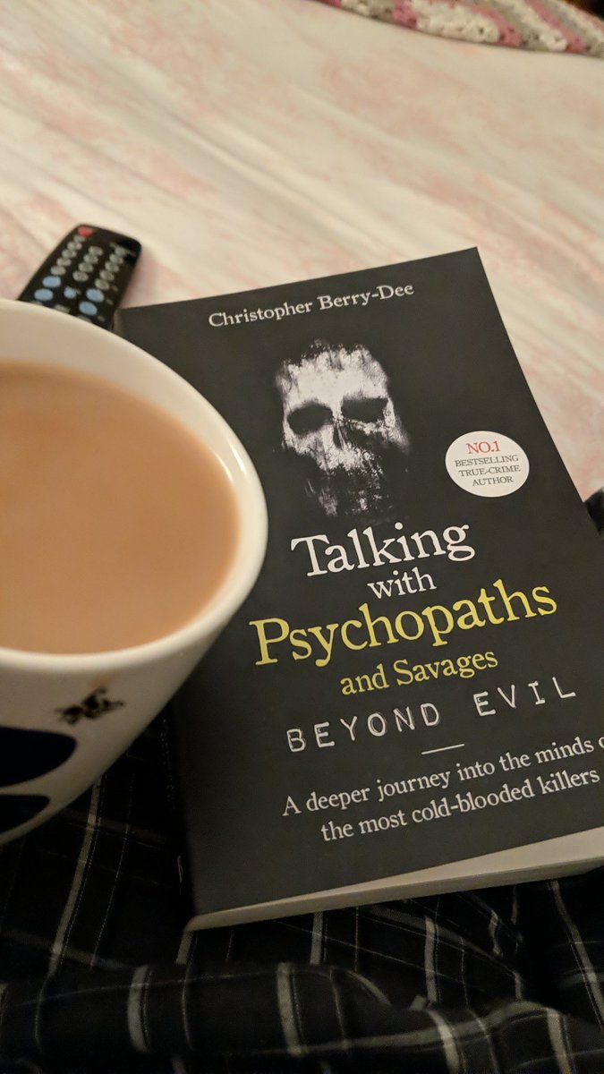 nurse_emmy_20's tweet image. Book one of 2020 .... I haven't enjoyed reading a book since starting my degree (mainly the guilt of feeling I should be reading something uni related) ... However this year I am going to start enjoying reading again 👓📖
#bookwork #somethingforme #escapefromreality