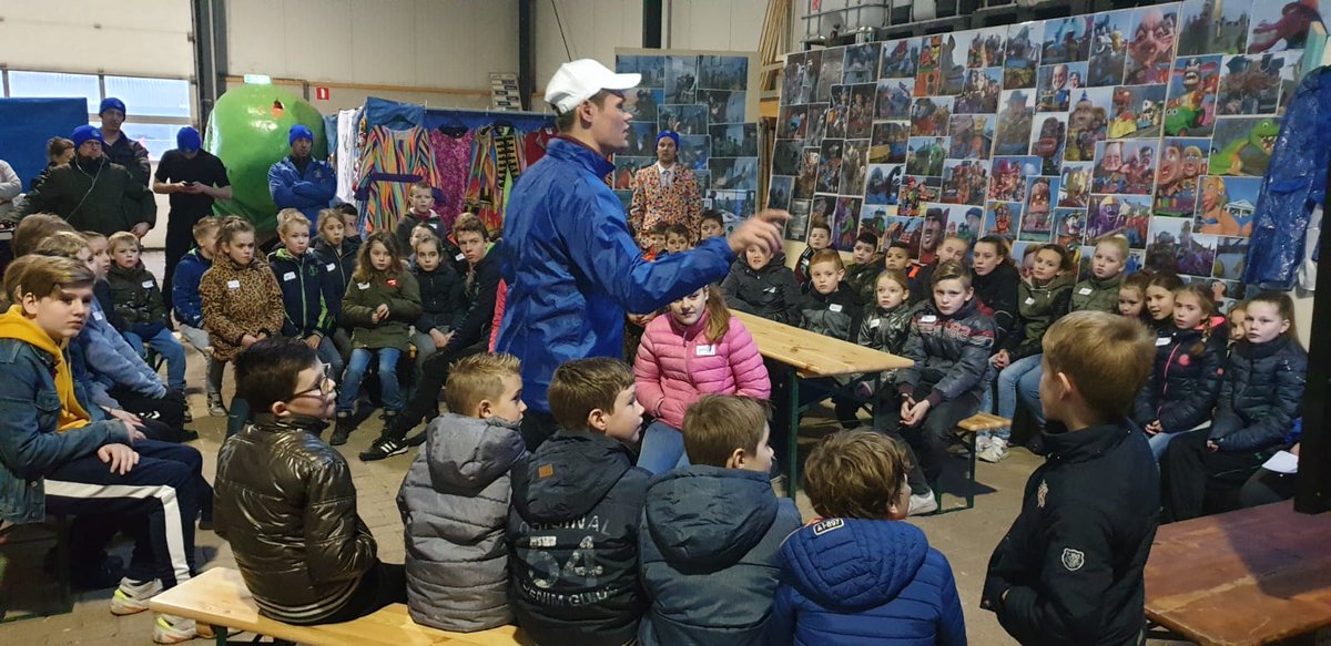 De11jes's tweet photo. 5de workshop carnavalswagen bouwen bij De 11jes met maar liefst 60 enthousiaste kids!
 
De jeugd heeft de toekomst!
Carnaval is fun! 

Meer foto's binnenkort online.

Zaterdag 18 januari te zien bij TV Gelderland. 

#workshop #11jes #sjorssportief #vereniging #Carnaval2020 https://t.co/3B9XGvqikG