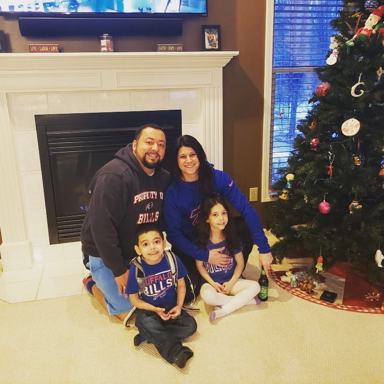 BigHelpsLittle's tweet photo. A HUGE GO BILLS from the Big Helping Little Family to all those Bills fans out there!!! @BuffaloBills @TheBillsMafia #BHL #BigHelpingLittle #GoBills https://t.co/jl42YulF4k
