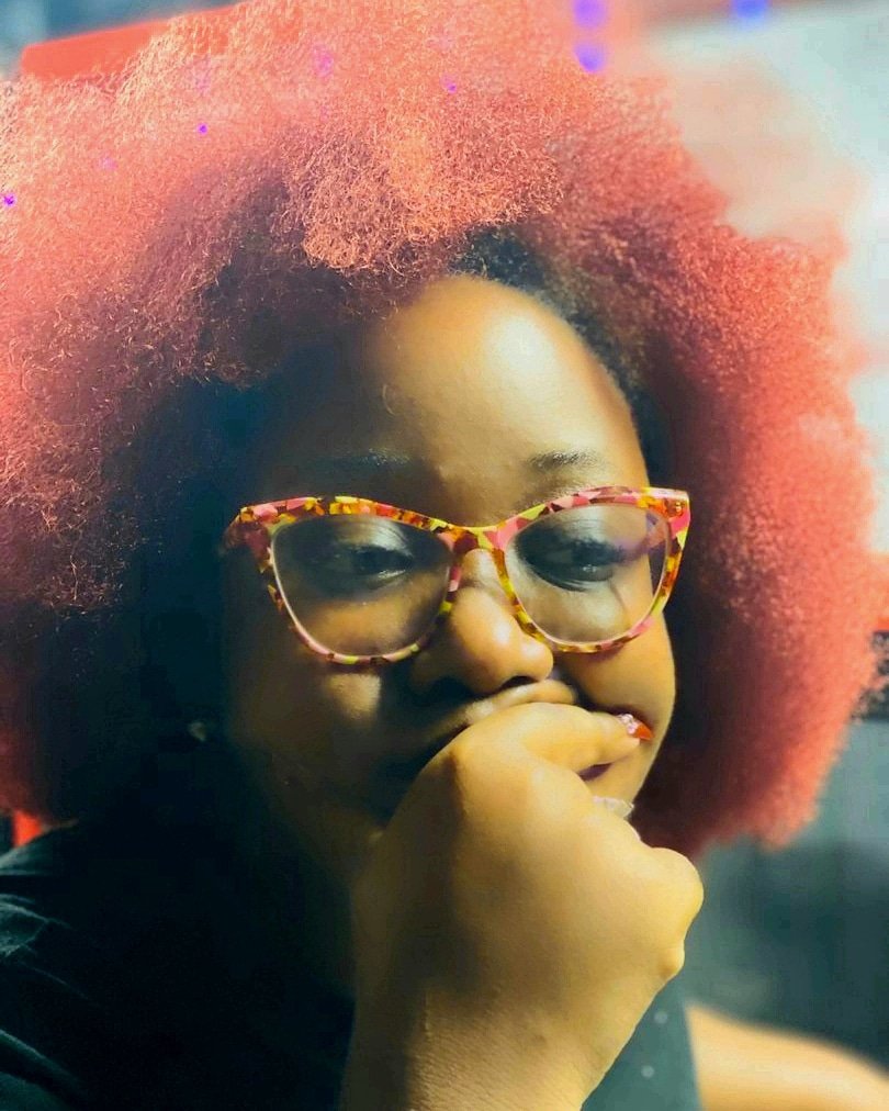 apiorkor's tweet photo. So much to say...
But:
What to write, what to write...
๐ท: @nayo4u
#IamApiorkor
#PoetryIncarnate
#TheMatriarch
#TheMatriarchsVerse
#MotherhoodShouldBeUnapologetic
#2020
#NewYear
#GhAuthors
#Wordsmith
#Writer
#NaturalHairCommunity
#YearOfReturn
#Ghana
#Poetry Always... https://t.co/v5UnsgNHx9
