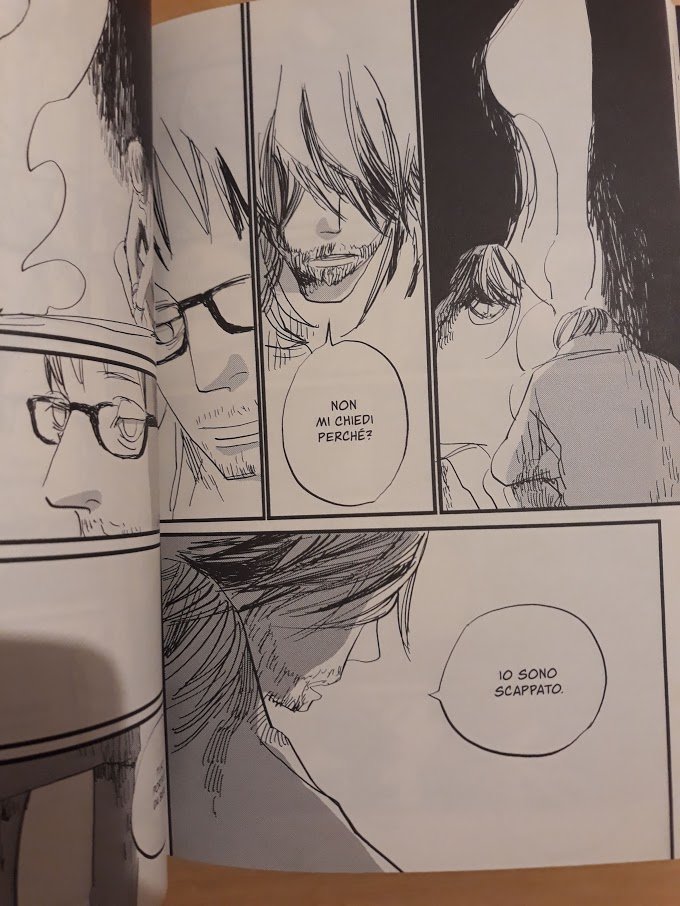 オノナツメ「逃げる男」イタリア語版
B6よりちょっと小さいサイズ。この判型のマンガが日本でも増えればいいなぁとも思うけど普段はkindle派だからな・・
日本で750円がこっちで買うと15.9ユーロ(ほぼ2000円)なのは高いけど、まぁ翻訳と本のサイズとかあるからなぁ。 