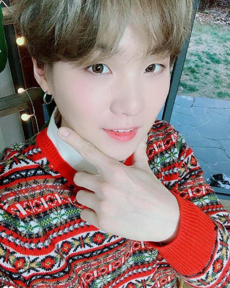 peloxa29's tweet photo. Tagged by: @SOLETE90

-lockscreen
-home screen
-last song
-18th photo

tag 6 moots: @liloxeuphoria @silviggarcia @IreneMariaJaim2 @xkookel @phucca_13 @Lurakook https://t.co/qO7Ayctvkr https://t.co/QgQrXHZMkp