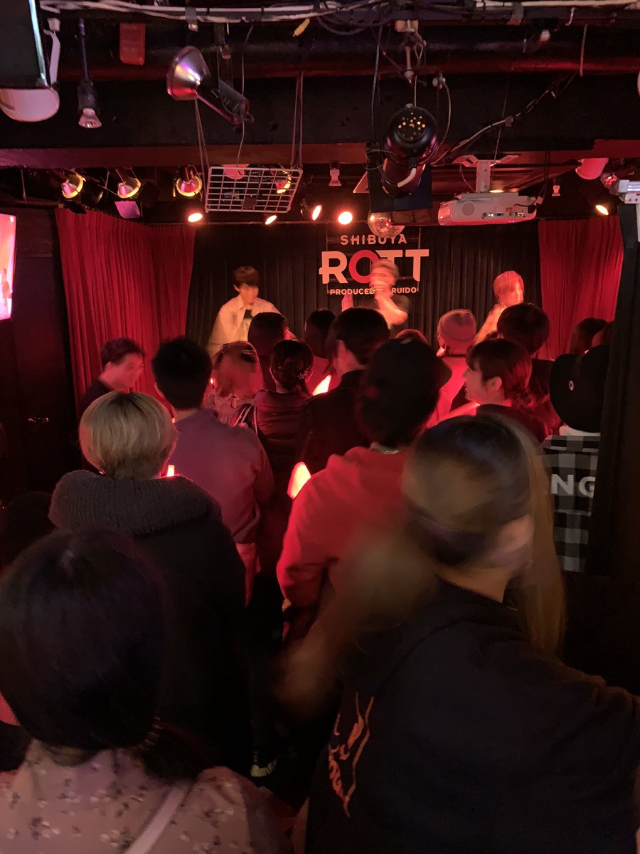 reirei_0110's tweet photo. 今日は本当にありがとうございました。
帰ってみんなのツイートとかお手紙とか呼んでて泣きました。
沢山のお菓子もダイエット中だけど食べますね。

こんなにも愛されてたんだなと改めて知りました。ありがとう

みんな大好きだ！！！！！😌 https://t.co/44pUe5bLRG