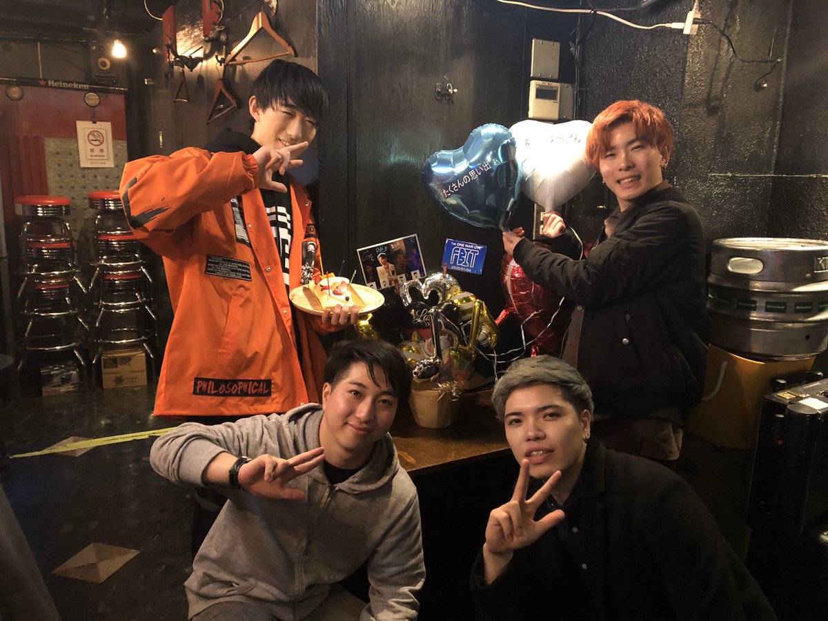 reirei_0110's tweet photo. 今日は本当にありがとうございました。
帰ってみんなのツイートとかお手紙とか呼んでて泣きました。
沢山のお菓子もダイエット中だけど食べますね。

こんなにも愛されてたんだなと改めて知りました。ありがとう

みんな大好きだ！！！！！😌 https://t.co/44pUe5bLRG