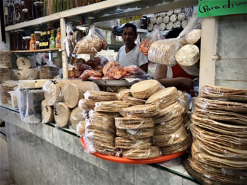 chefgracia's tweet photo. Mercados de #Minatitlán #veracruz gastronomía #itsmoveracruzana aquí encontrarán 
-totopo
-camarón seco
-crema ácida 
-carne de chinameca
- longaniza Ahumada 
-torrejas 
- molotes de plátano macho rellenos de queso
Etc, una verdadera delicia. https://t.co/UvPRc7xf8B
