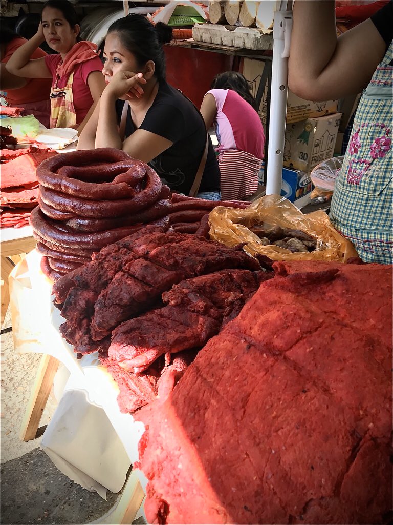 chefgracia's tweet photo. Mercados de #Minatitlán #veracruz gastronomía #itsmoveracruzana aquí encontrarán 
-totopo
-camarón seco
-crema ácida 
-carne de chinameca
- longaniza Ahumada 
-torrejas 
- molotes de plátano macho rellenos de queso
Etc, una verdadera delicia. https://t.co/UvPRc7xf8B
