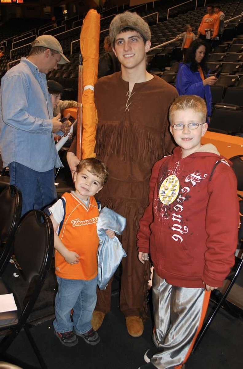 TeesAndTackles's tweet photo. 🧡 my lifelong @Vol_Hoops fans! #ThrowBack2008 #proudmom #VFL #GBO #BeatLSU @m_daniels62 @Golf_Aidan https://t.co/9WjGXa0w1n