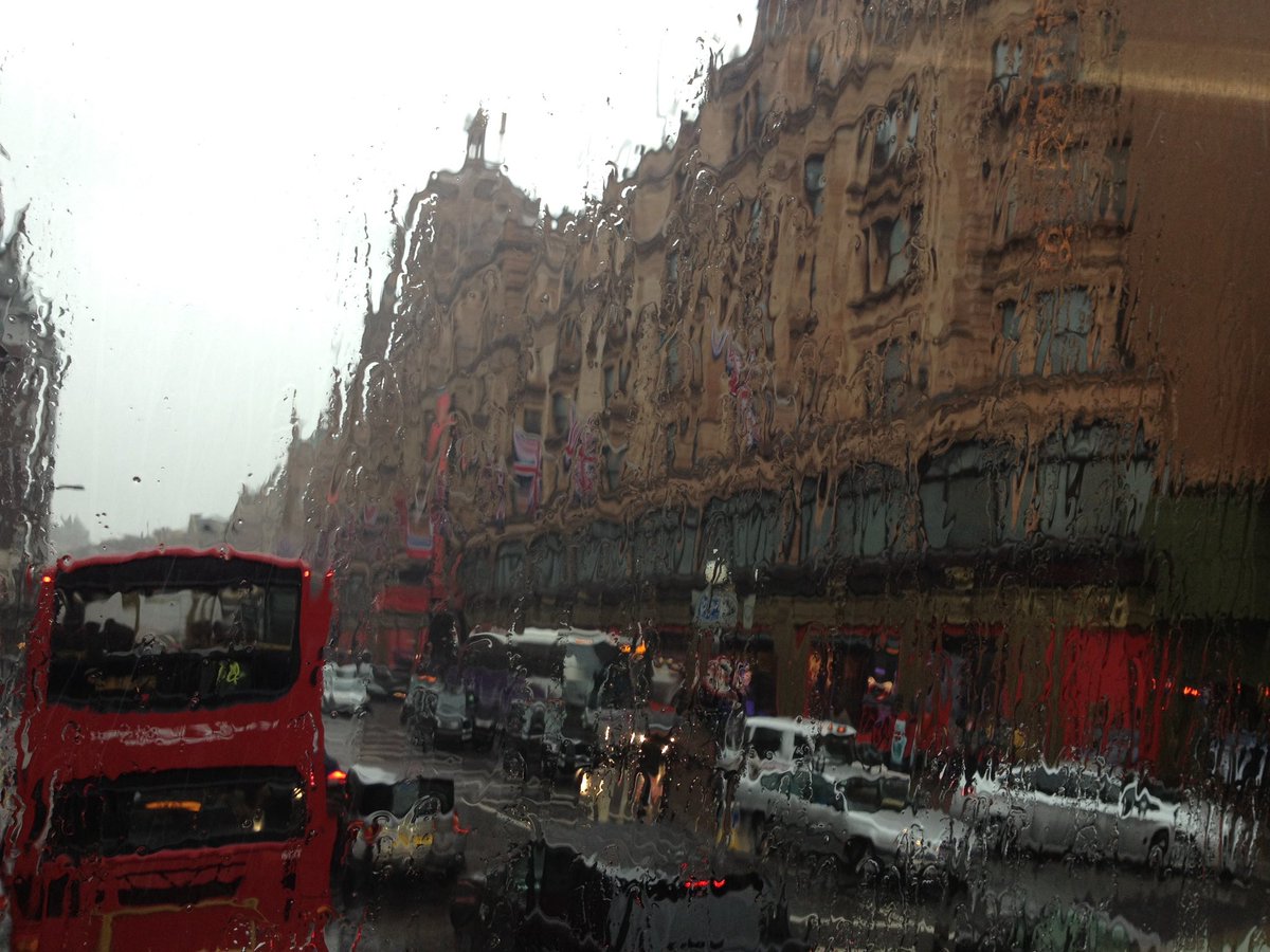 AngelinaDebor's tweet photo. The Impressionists must have been inspired by the London rain lol
View from a double-decker, London 2011.
Импрессионисты, должно быть, вдохновлялись лондонским дождем :)))
.
.
.
#london #londonviews #londonrain #doubledecker #bigredbus https://t.co/gREG5jhdwb