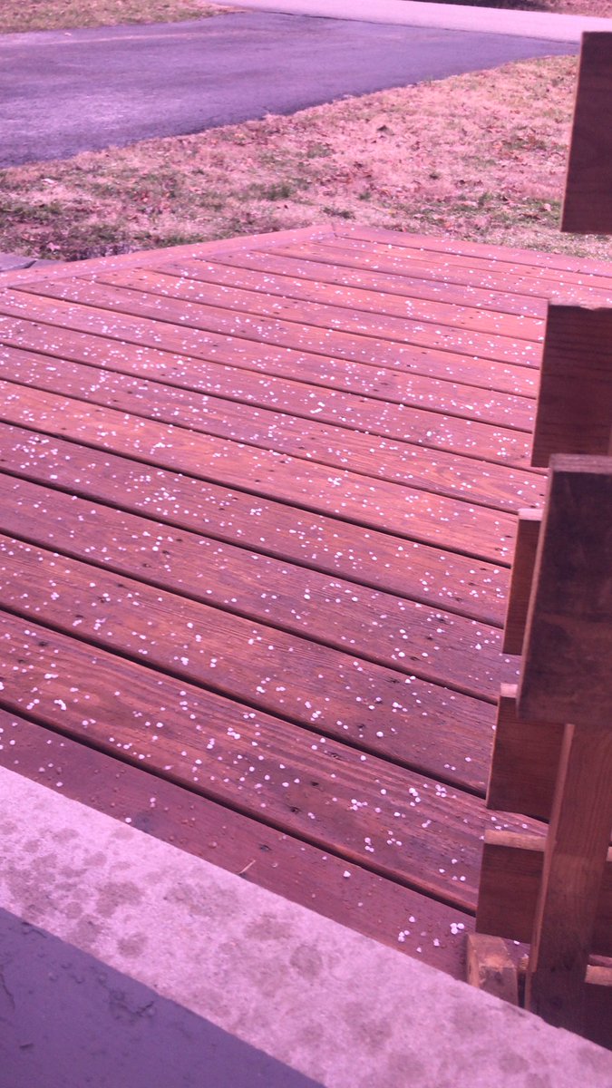 J_Stearns33's tweet photo. Dip n dots are currently falling from the sky https://t.co/DOotrm7BaZ
