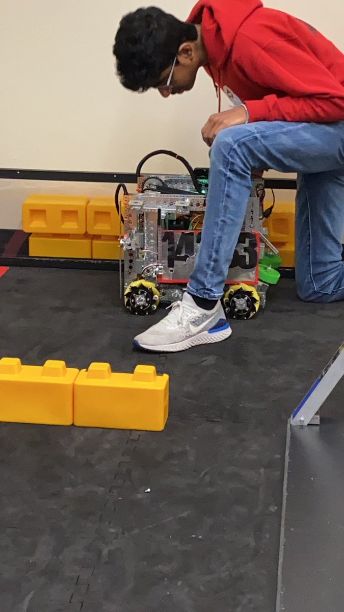 FormulaRFTC's tweet photo. Autonomous the trials and errors. Lots and Lots of Error! 😂 https://t.co/6NtXyO0mEl