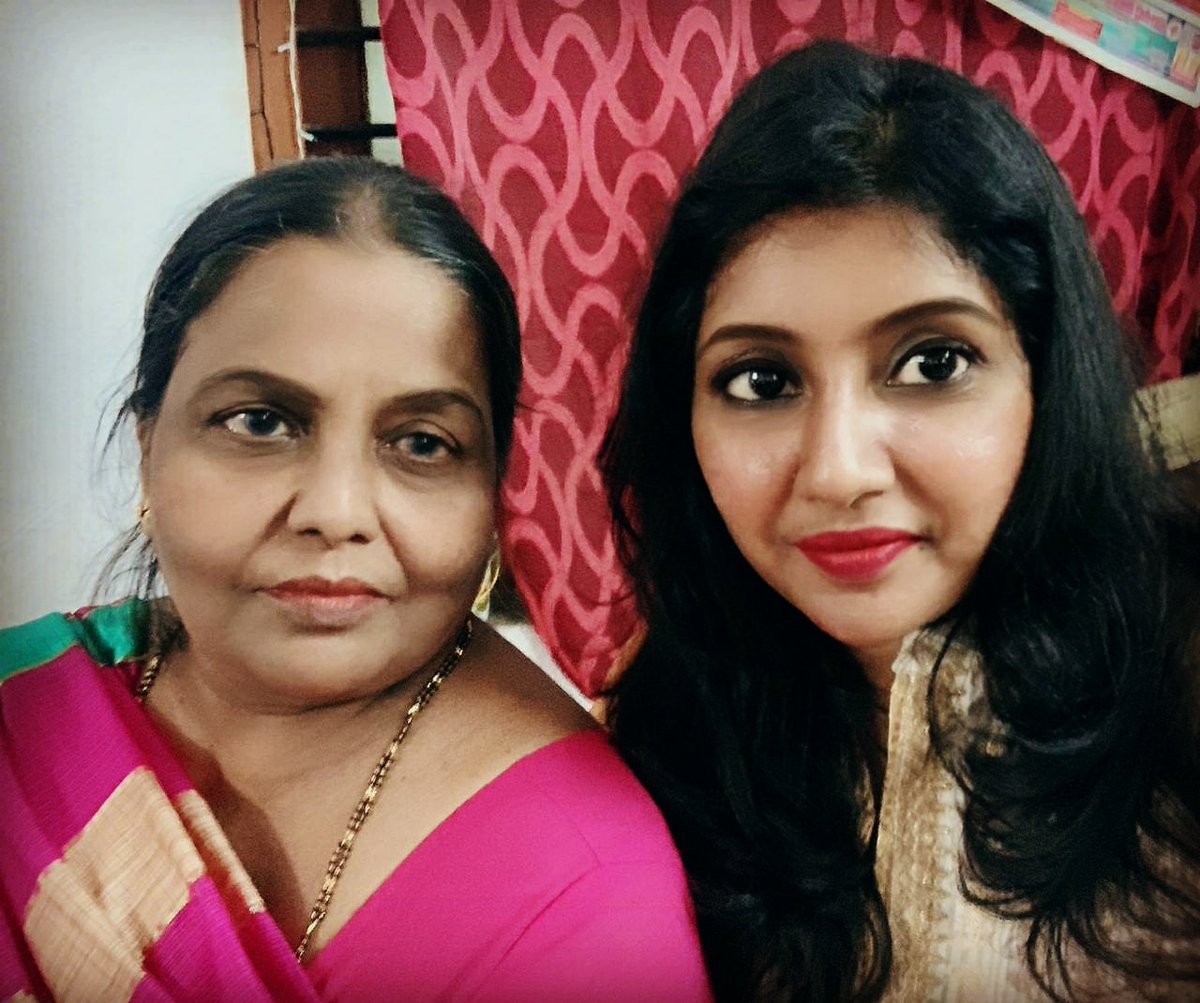 Tweetyyjoe's tweet photo. Happiness is ... Mom and me #momandmetime 👩‍👧#gettingreadyfordinnertonight 🥣🍛🍲🥗🍝🥫🥘🥙🌮🌯🍕 #latenewyeardinner 🙆 #familytime #saturdayselfie 🤳 #momgirltime #familyfirst❤️ #thisislife❤️ https://t.co/kQdPkmwzX9