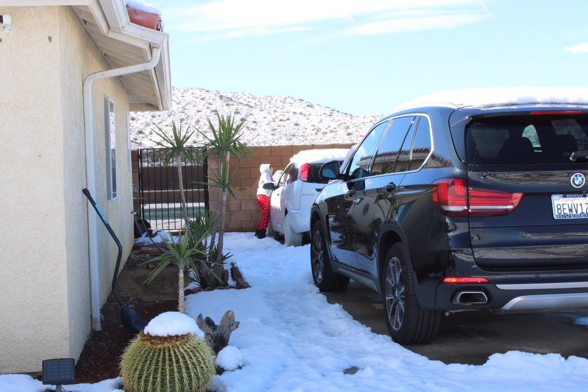 JeromeNeal1's tweet photo. Holidays in the desert!!! https://t.co/C38ZM1IrSg