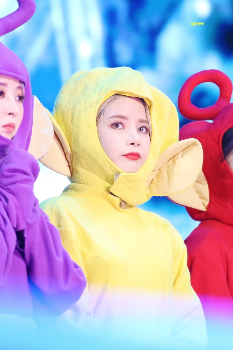 _Sunshine221's tweet photo. 용레토비 🥰💛

#마마무 #솔라 https://t.co/b4Jg5M5nyS