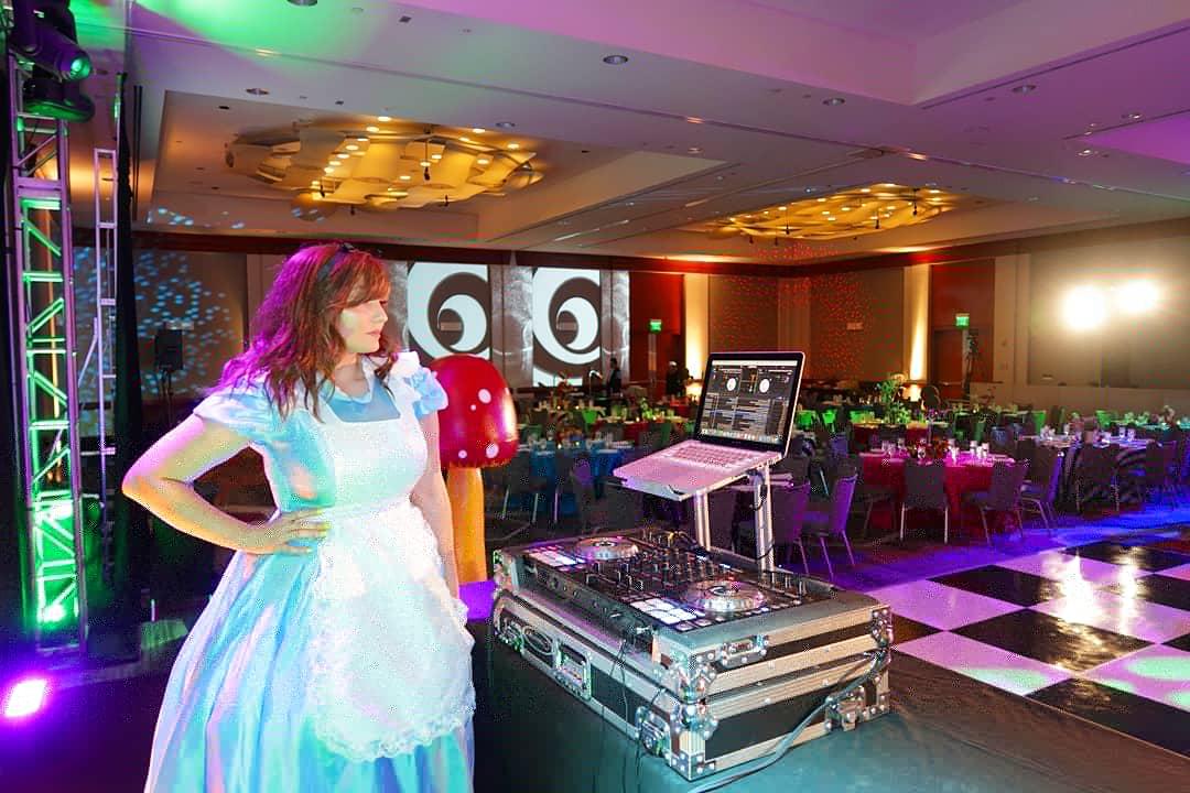 djcomplexlex's tweet image. Went down the rabbit hole last night &amp;amp; DJ'd the @LoewsHollywoodHotel annual Holiday Party 😉 Lots of merengue, cumbia &amp;amp; latin for the 300+ guests ♥️ Ya'll pulled off an insane Alice in Wonderland themed event, thank you for dressing me up as Alice! 👸🎩🐇🍄♣️♦️